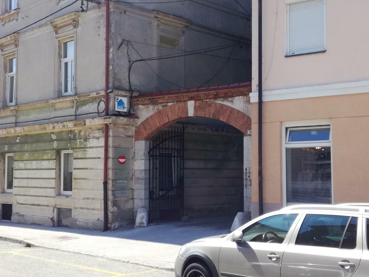 City Center Blue Sky House Postojna Bagian luar foto